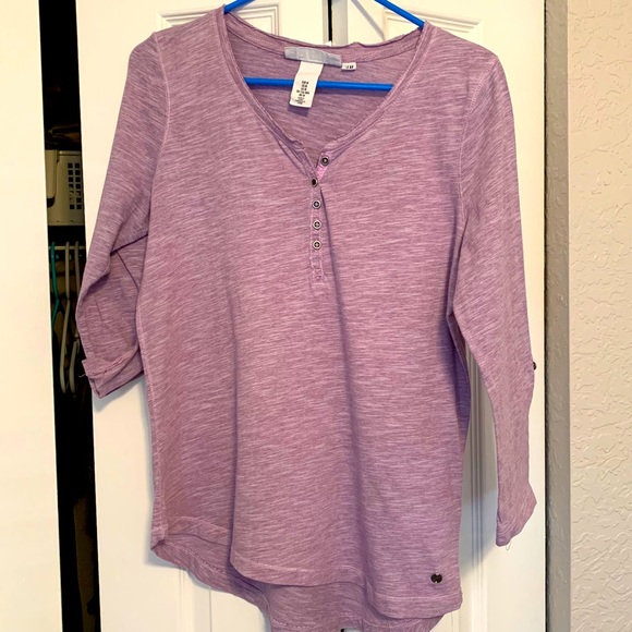 H&M Tops - H&M distressed lavender/light purple top size M